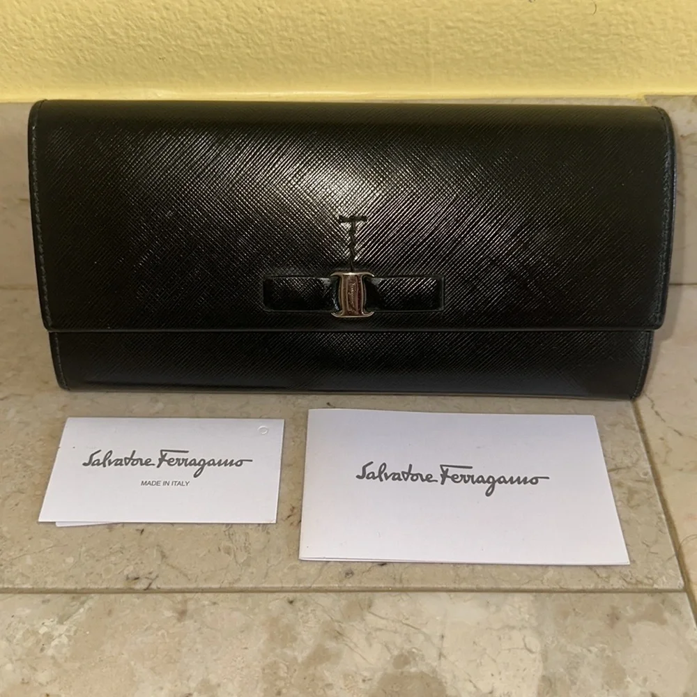 🖤 Authenric Salvatore Ferragamo Black Leather Long Wallet IR22A994 EUC 🖤 - Picture 4 of 16